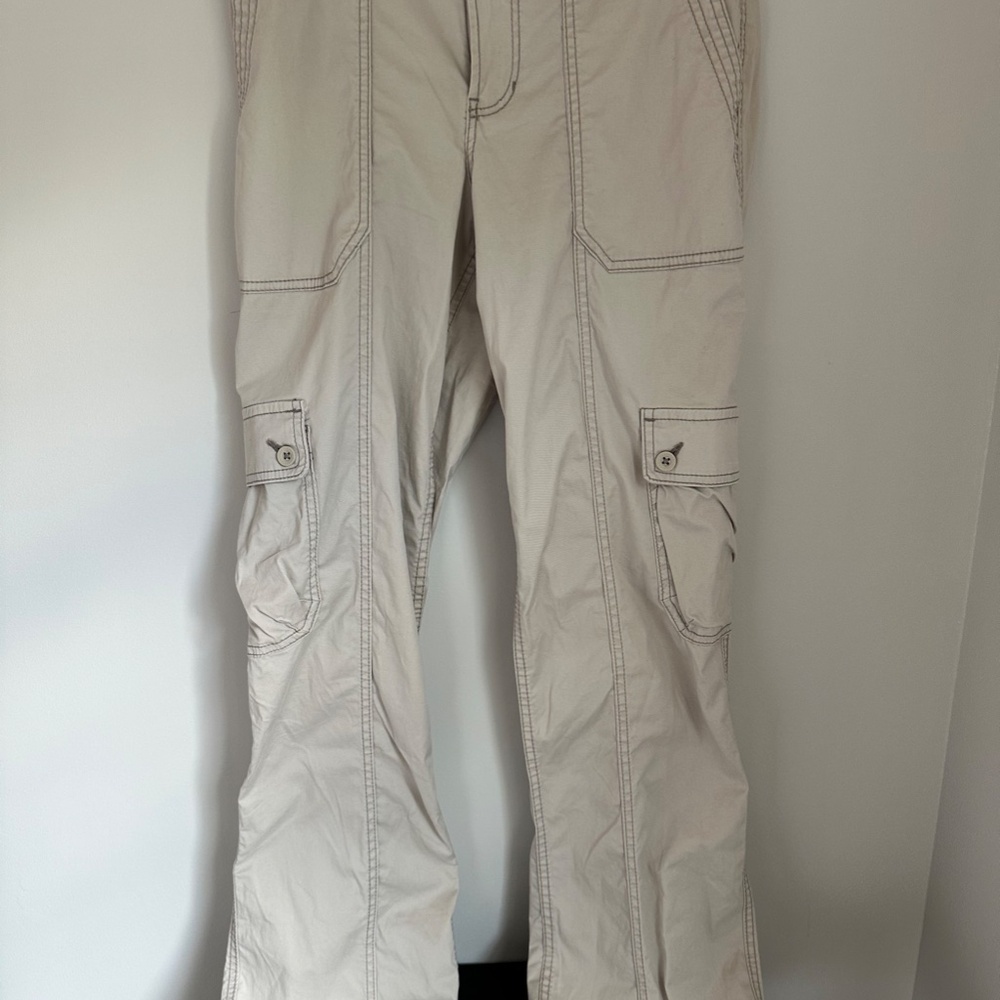 Hollister Mid-Rise Relaxed Bootcut Chinos — Khaki | Size 6R | New With Tags - Picture 3 of 4
